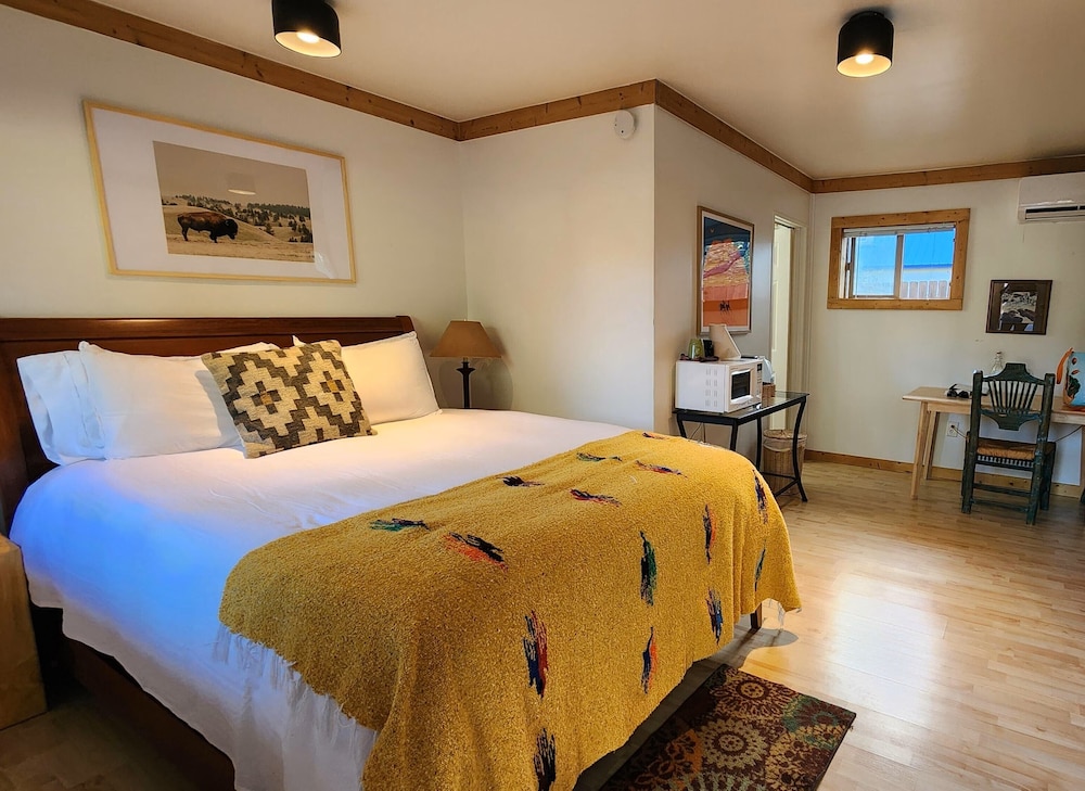 Rocky Mountain Inn - photo 10