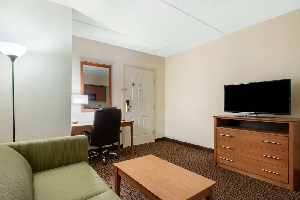 University Hotel & Suites Shippensburg Trademark by Wyndham - photo 22