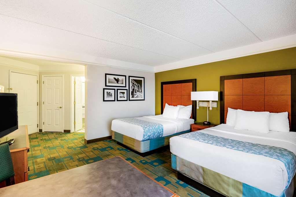 La Quinta Inn & Suites by Wyndham Fremont Silicon Valley - photo 17