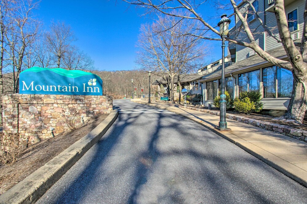 Snug Wintergreen Resort Studio Ski In and Out - photo 13