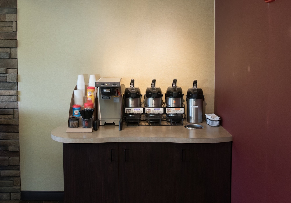 Red Roof Inn Cincinnati Northeast Blue Ash - photo 23
