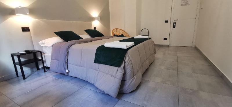 Hi Relais Rooms — 4-Star Luxury Hotel in Naples, Italy