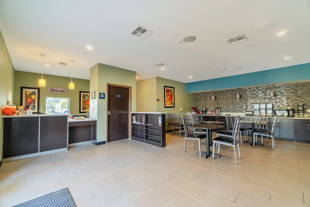 Moulton Inn & Suites By OYO Near Shiner TX - photo 10