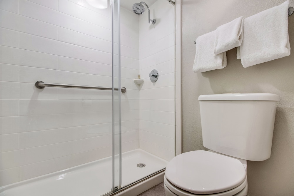 Red Roof Inn PLUS Dallas Addison - photo 27