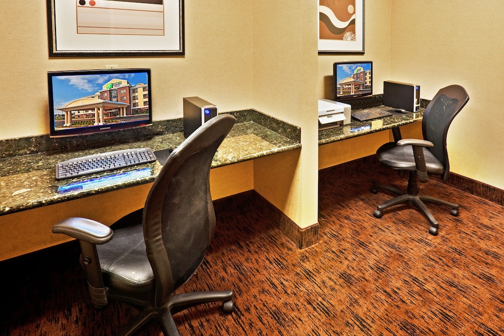 Holiday Inn Express Hotel & Suites Bartlesville by IHG - photo 16