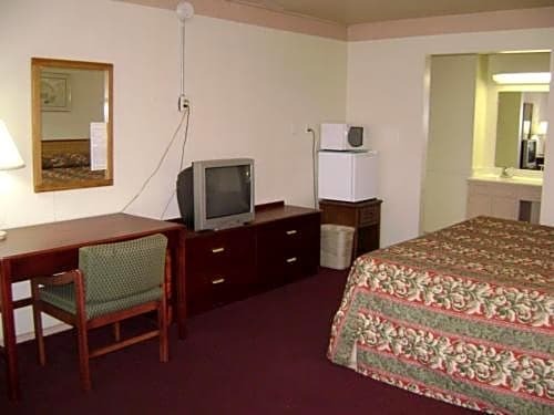 Tiffin Motel - photo 11