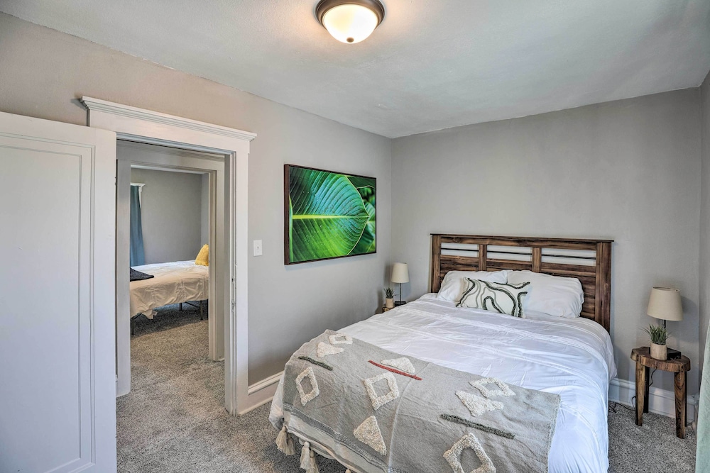 Sioux Falls Abode w Fire Pit 1 Mi to Dtwn in Sioux Falls, United States