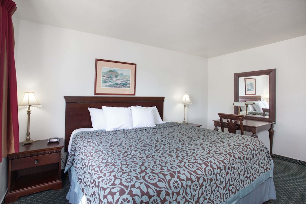 Days Inn by Wyndham Orange Anaheim - photo 6