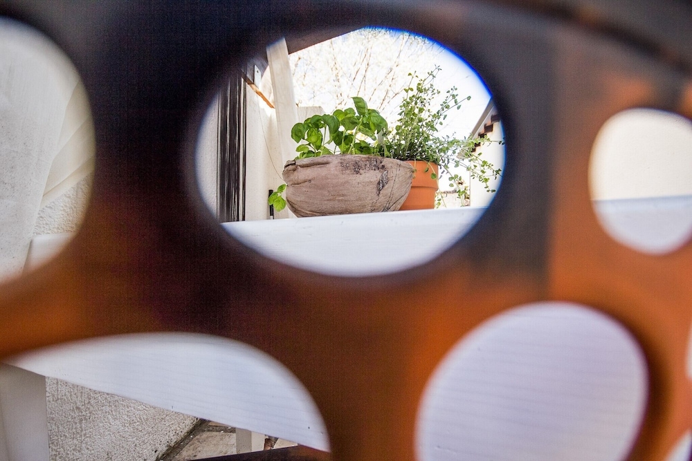 Tamara Little Room With Bed Bathroom Air Conditiong Wifi Parking in Novigrad, Croatia