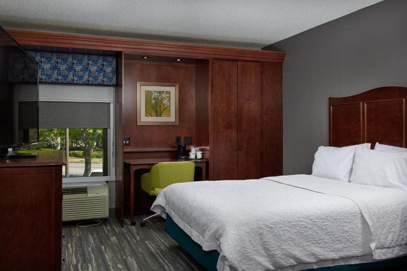 Hampton Inn Atlanta NW Cumberland - photo 31