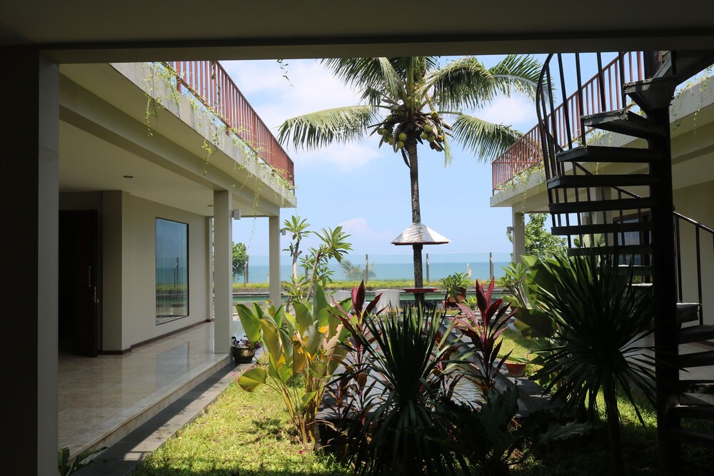 Blue Salt Villa — 4-Star Luxury Hotel in Senggigi, Indonesia