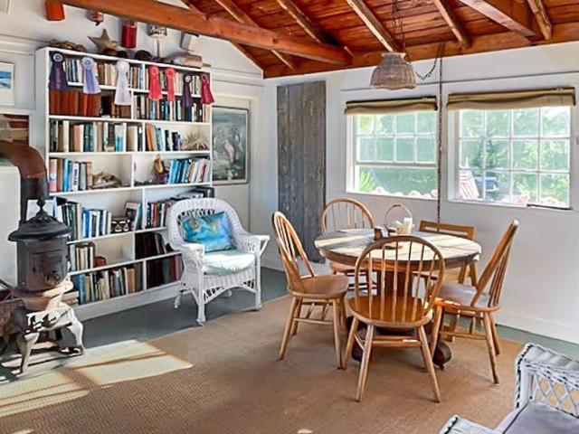 Elegant Nantucket Retreat On Village Way 3br — Nantucket