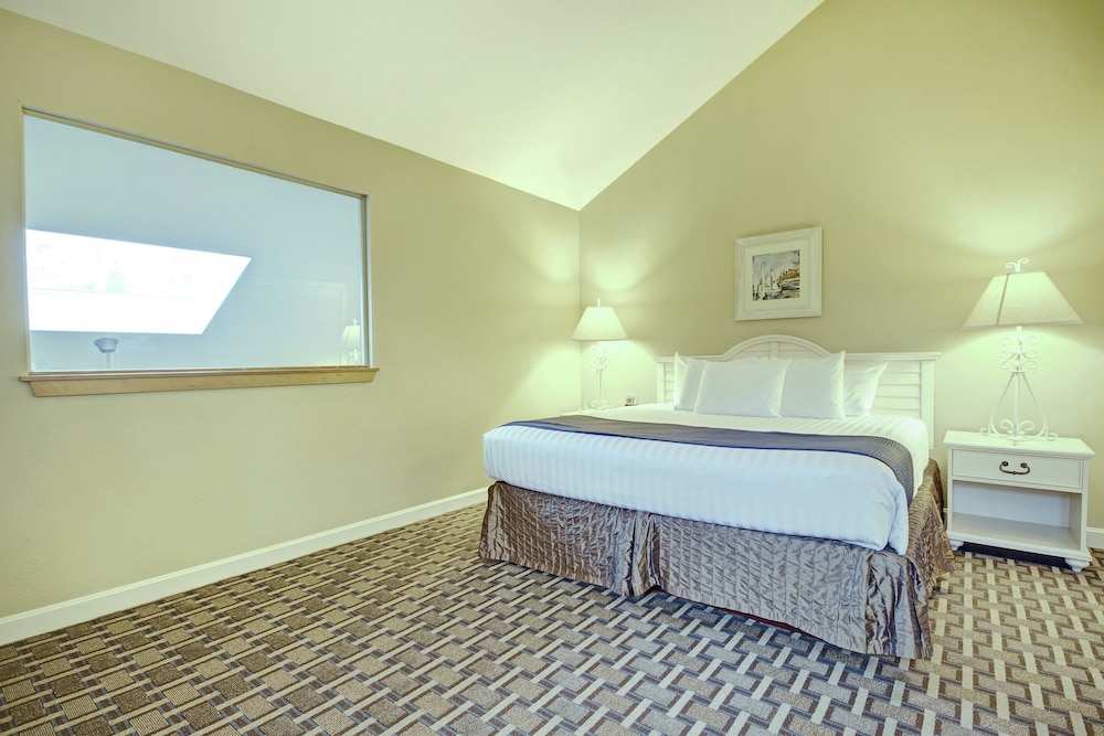 Club Wyndham Newport Overlook - photo 17