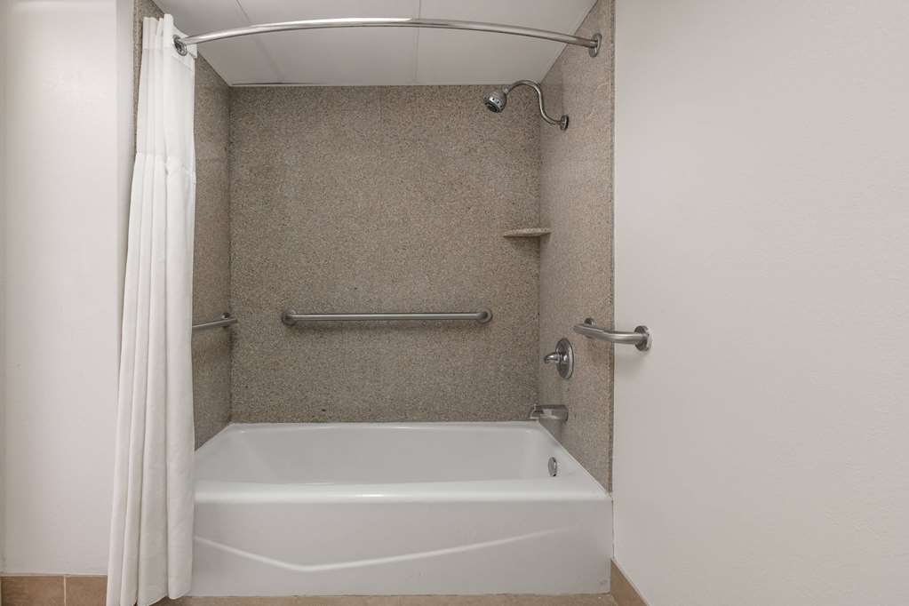 Ramada by Wyndham Odessa Near University of Texas Permian - photo 9