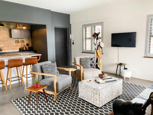 Stay On Main Plett Contemporary 2 Bedroom Apartment — 4-Star Luxury Hotel in Plettenberg Bay, South Africa