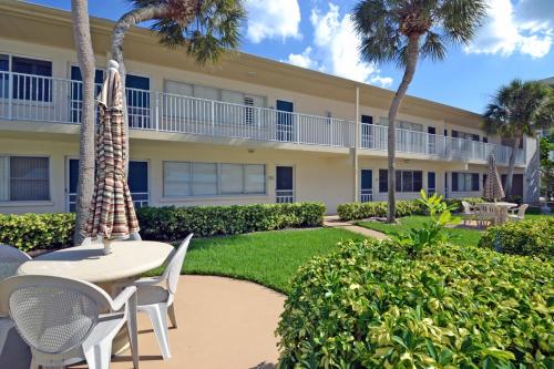 Beachside Vacation Rental Condo on Siesta Key with Pool Access — 4-Star Luxury Hotel in Siesta Key, United States