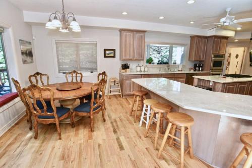 Spring Mountain Manor by Casago McCall Donerightmanagement - photo 22