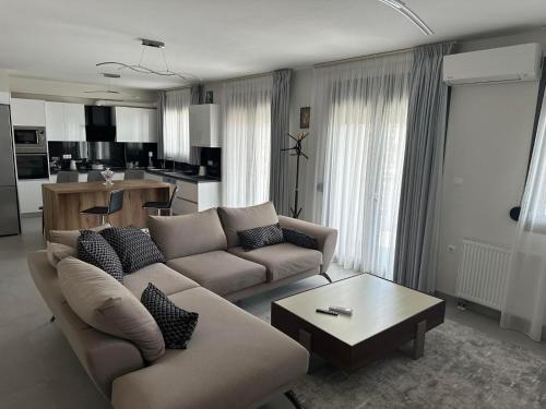 Poly's Home 2 — 4-Star Luxury Hotel in Ioannina, Greece