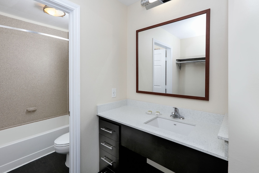 Candlewood Suites Market Center by IHG - photo 17