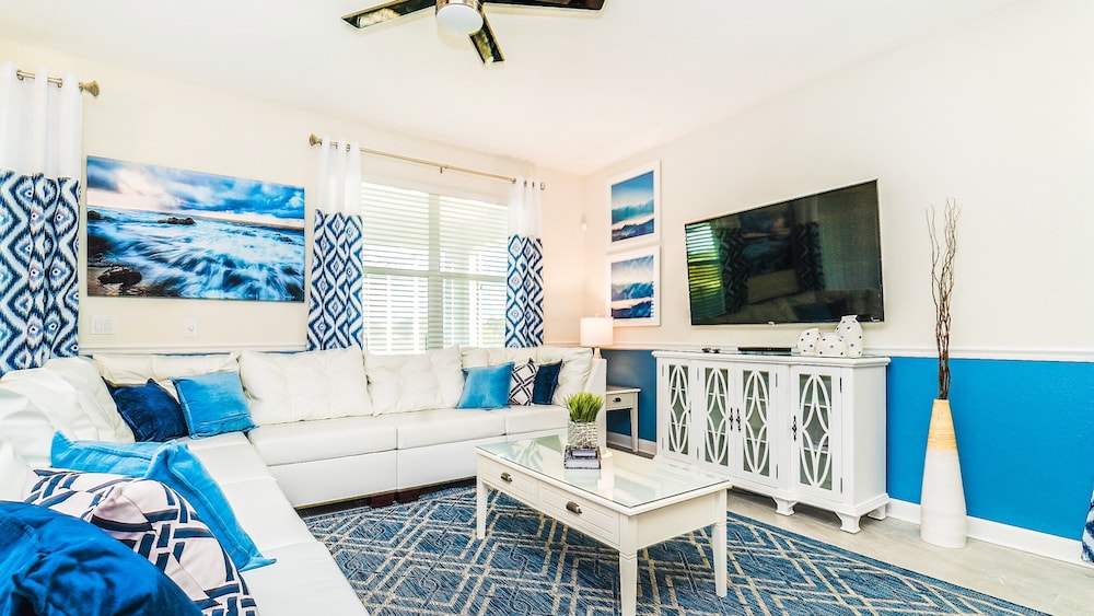 Spacious Resort Home: Pool Theater & More - photo 16
