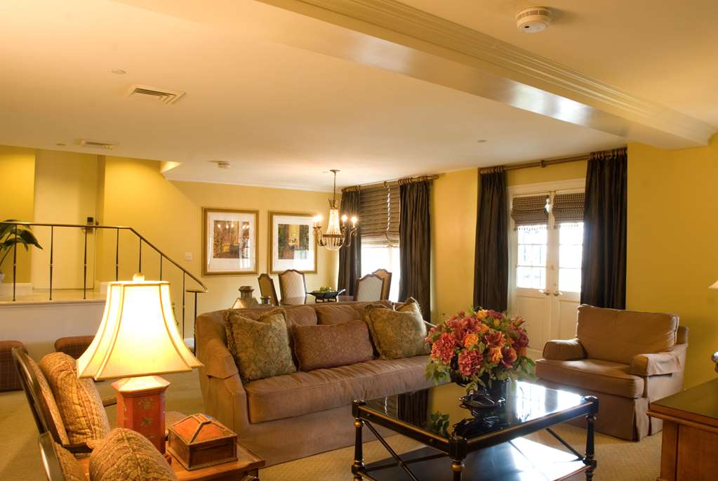 Bienville House Hotel - photo 12