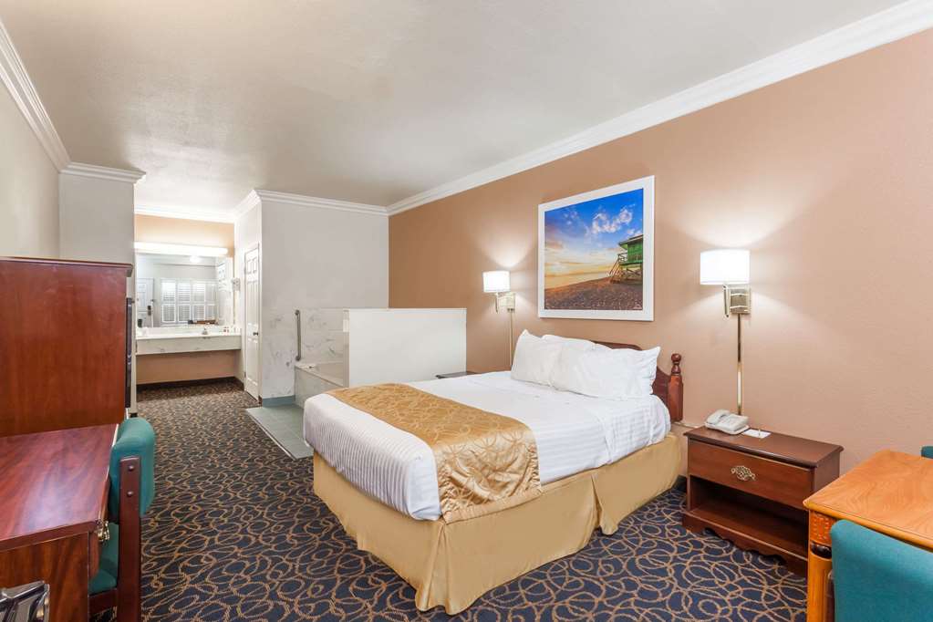 Days Inn & Suites by Wyndham South Gate - photo 13