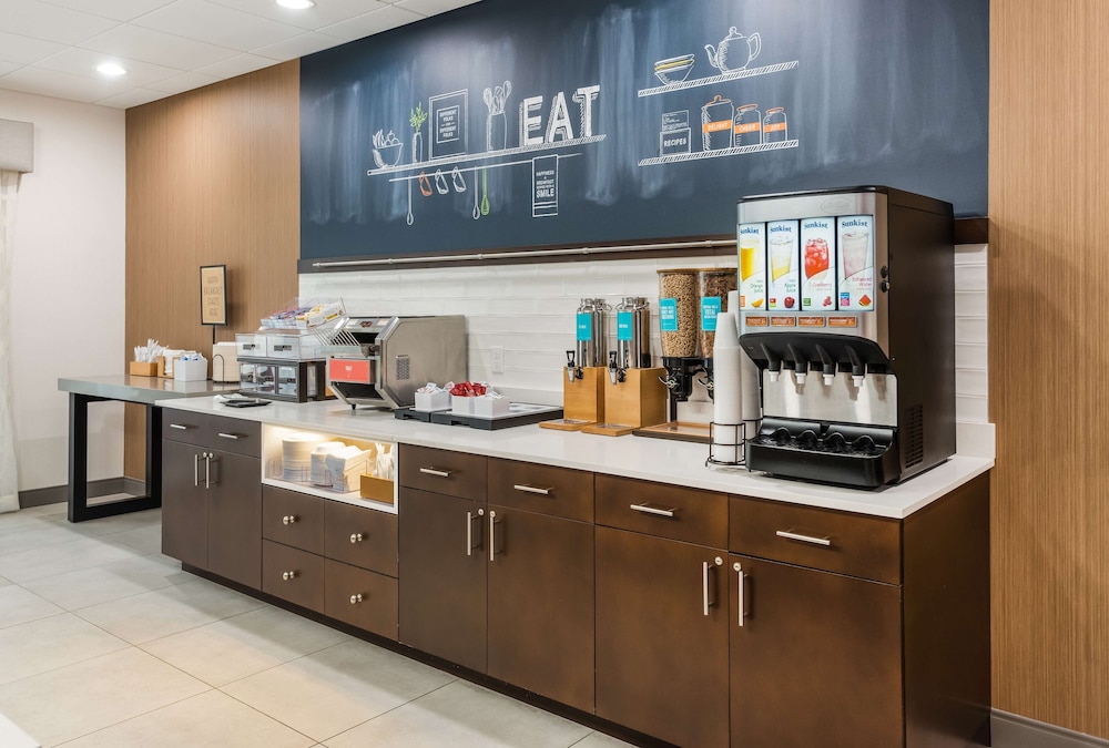 Hampton Inn & Suites Benton Harbor - photo 32