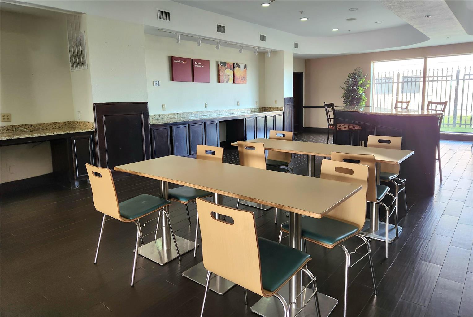 Days Inn & Suites by Wyndham Houston West Energy Corridor - photo 27