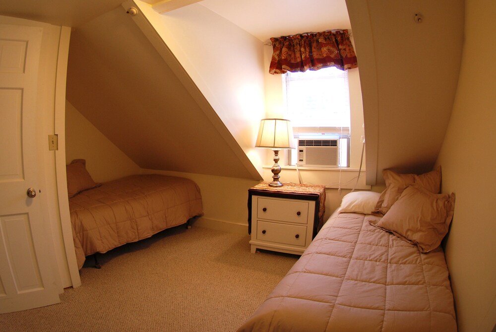 Hyde Away Inn - photo 18