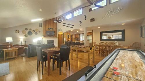 Timber 13 - carbon neutral hotel in Sunriver