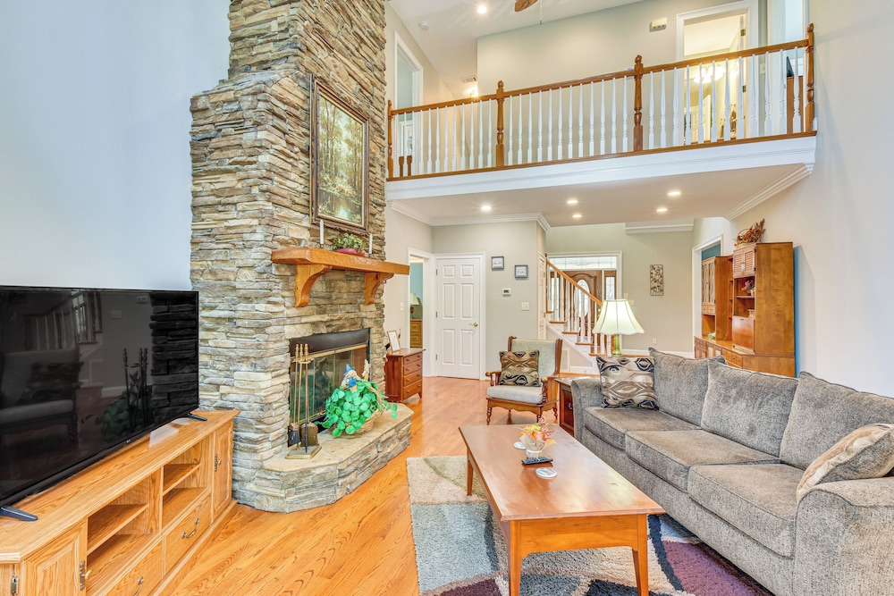 Lakefront Hartwell Retreat with Gas Grill and Deck — hotel in Hartwell