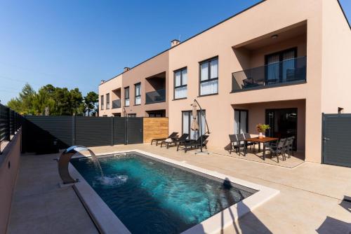 The Sky - carbon neutral hotel in Unknown City