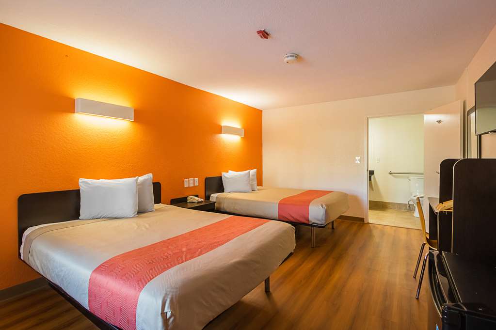 Motel 6 Savannah GA Midtown - photo 13