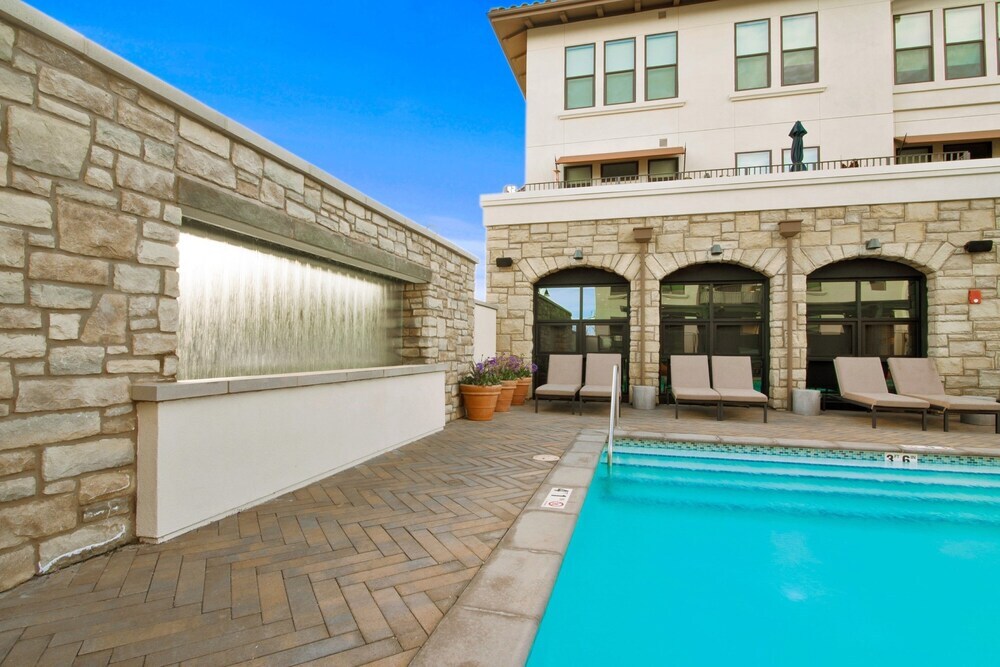 Global Luxury Suites In The Heart Of San Carlos - photo 6