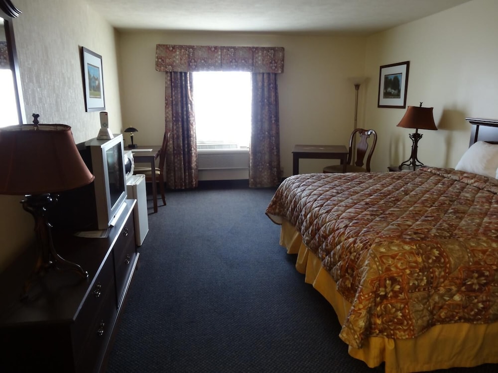 Fairgrounds Inn - photo 7