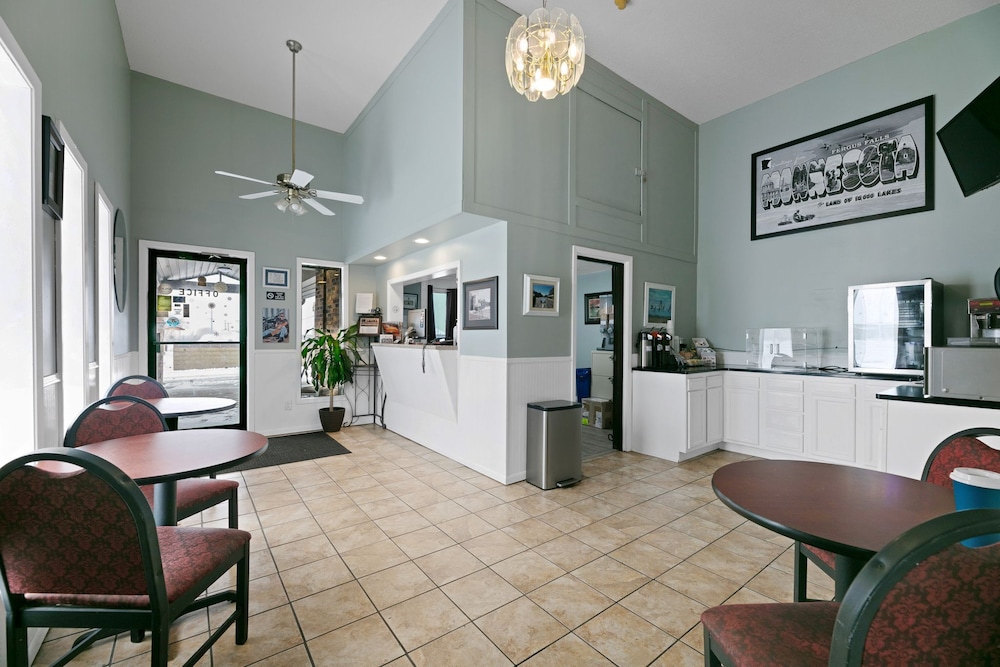 Super 8 by Wyndham Fergus Falls - photo 2