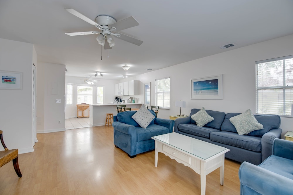 New Casa Caribe by Brightwild Two Story Condo Rooftop Pool — 4-Star Luxury Hotel in Key West, United States