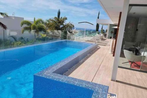 Luxury Villa Rebeka Heated Pool and Jacuzzi — 4-Star Luxury Hotel in Adeje, Spain