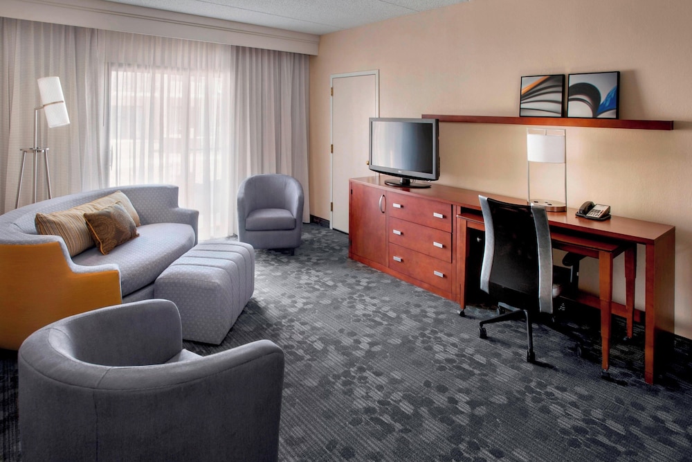 Courtyard By Marriott Hartford Windsor Airport - photo 9
