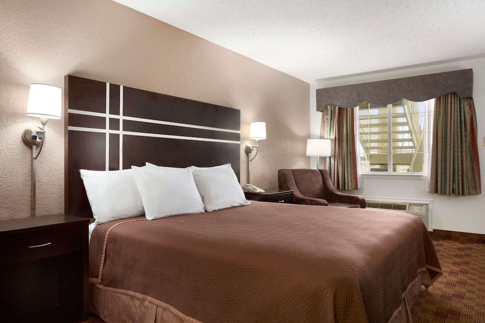 Travelodge by Wyndham Killeen Fort Hood - photo 15