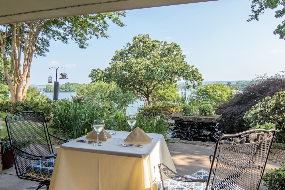 Lookout Point Lakeside Inn - photo 51