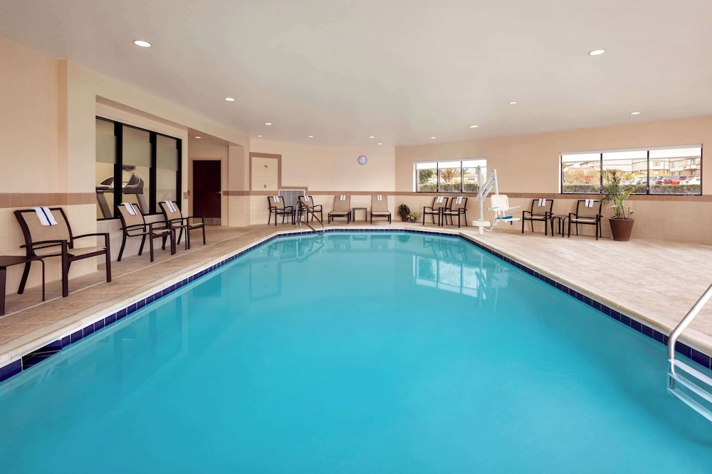 Hampton Inn & Suites Frederick Fort Detrick - photo 32