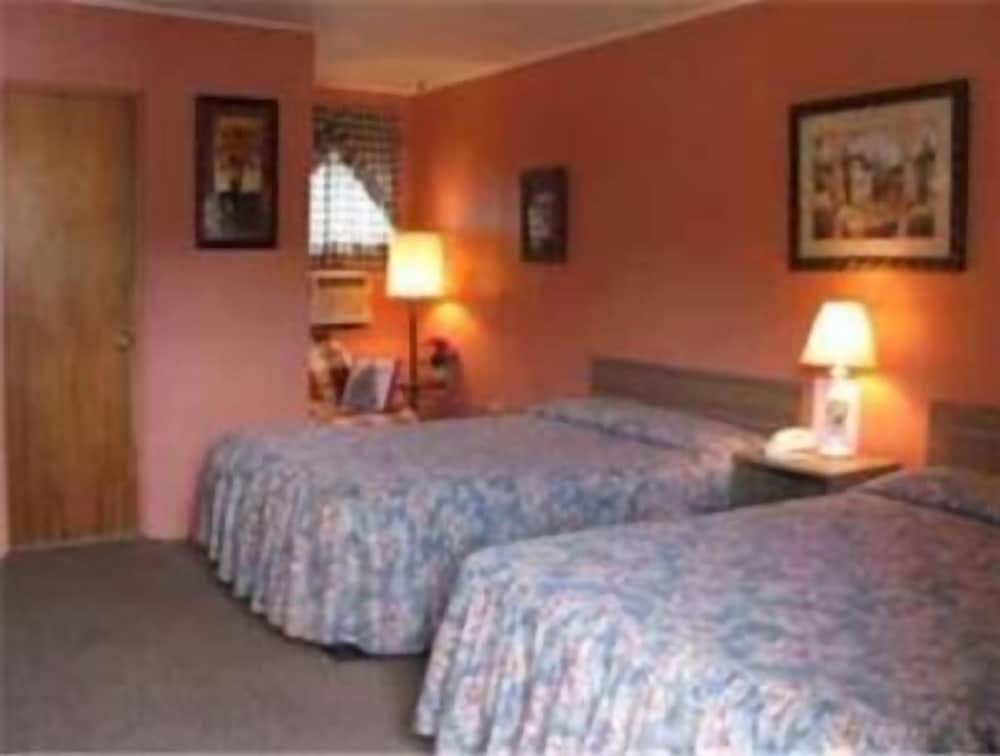 Four Seasons Motel - carbon neutral hotel in Catskill