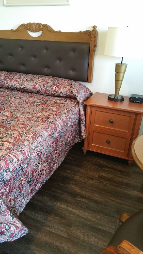 Ontario Inn - photo 8