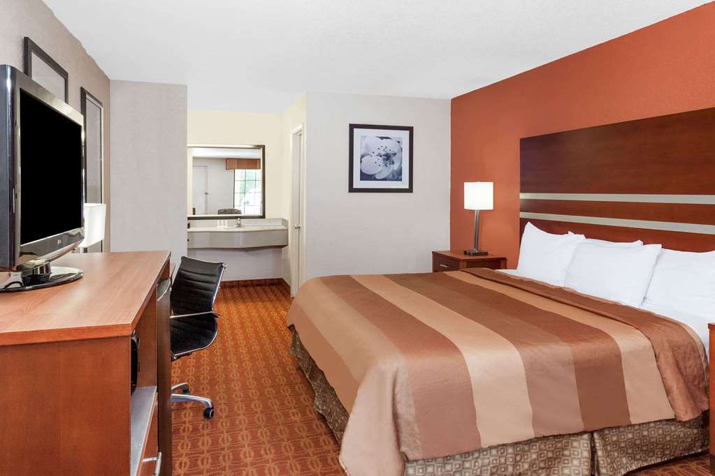 Days Inn by Wyndham Dalton - photo 11