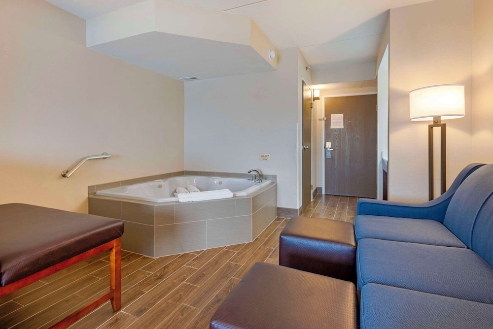 Comfort Inn & Suites Wilkes Barre Arena - photo 24
