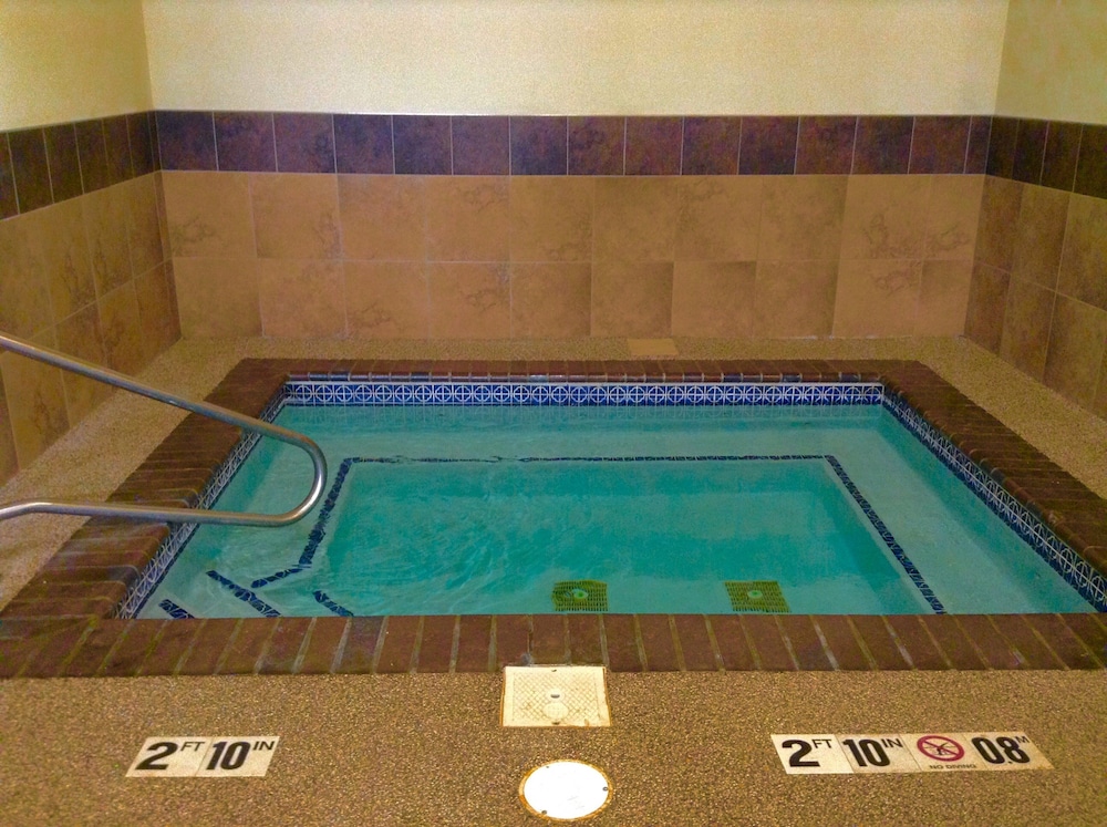 Holiday Inn Express & Suites Winner by IHG - photo 22