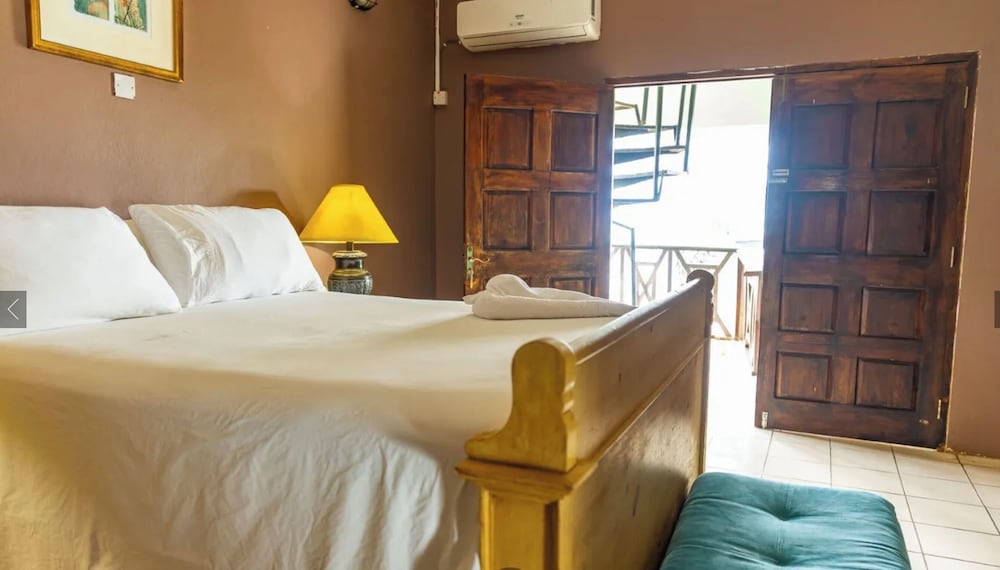 Indigo Beach Resort — Black River — photo 3