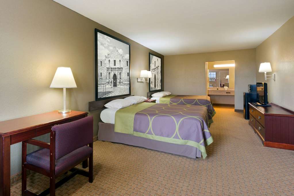 Super 8 by Wyndham San Antonio Riverwalk Area - photo 12