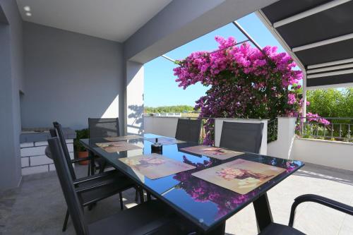 Apartman DGM — 4-Star Luxury Hotel in Vrsi, Croatia